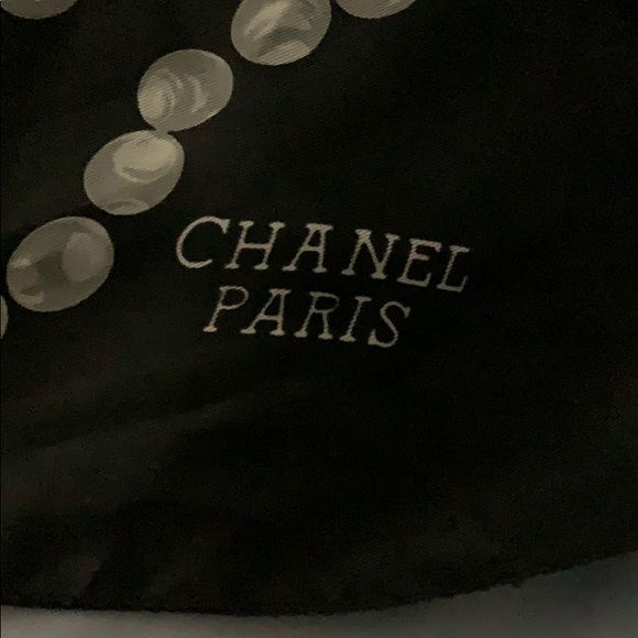 Chanel Scraf - Picture 2 of 3
